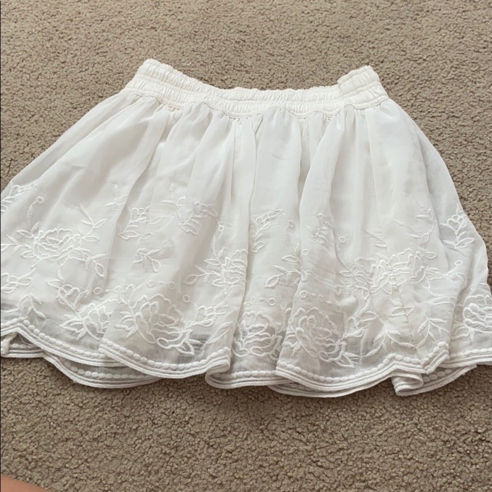 White floral lace mini skirt